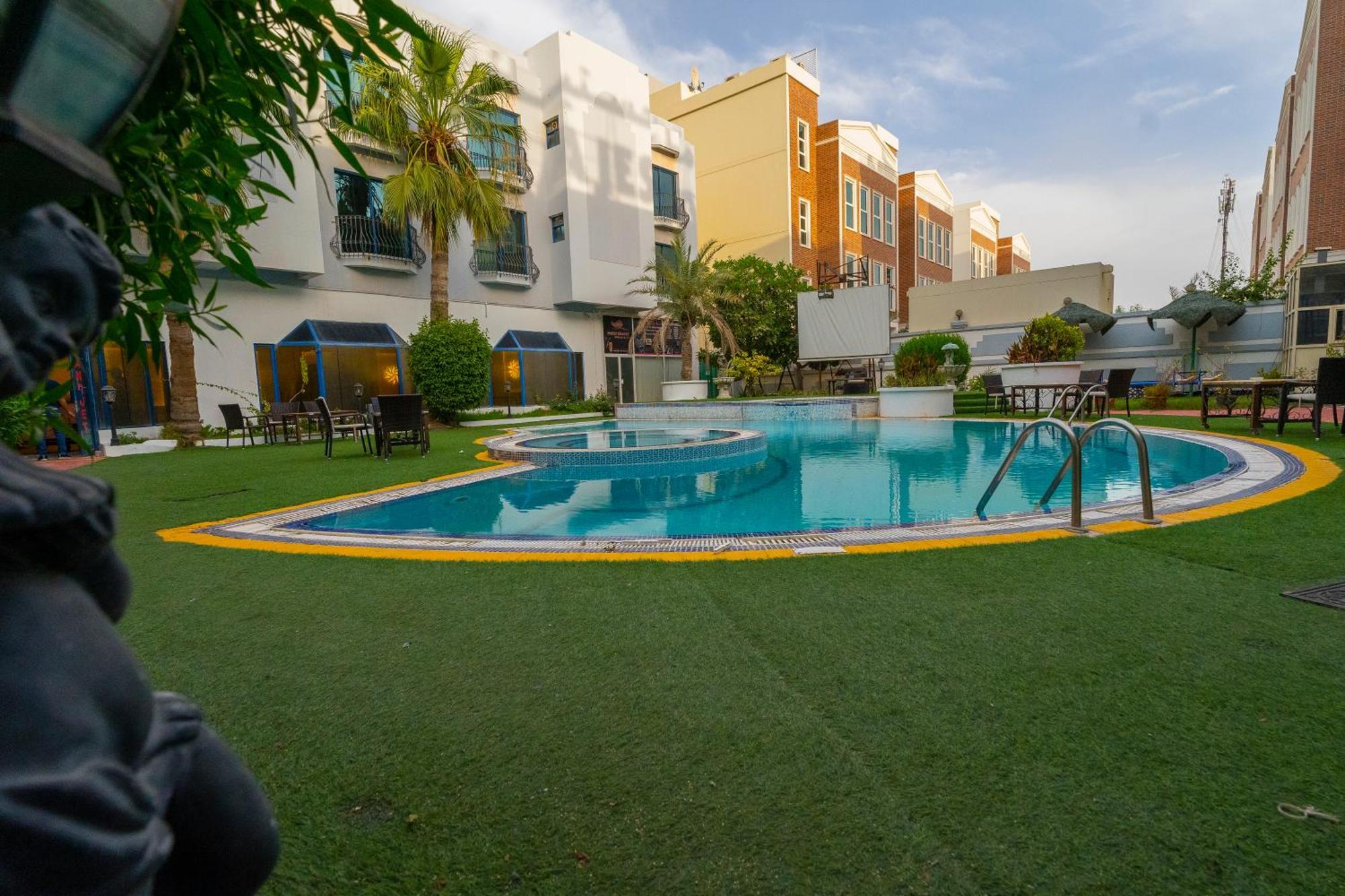 Majestic Hotel Manama Exterior photo